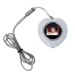 CTA DIGITAL INC. CTA Digital Heart Shape Picture Frame Necklace - White