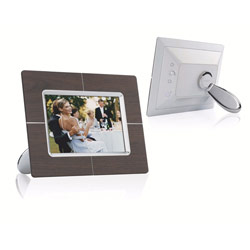 Philips USA Philips 7FF2CWO/27 - 7 Digital Photo Frame - Wood